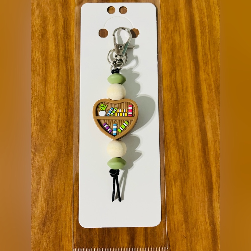 🔥Brown Heart Bookshelf Keychain🔥
